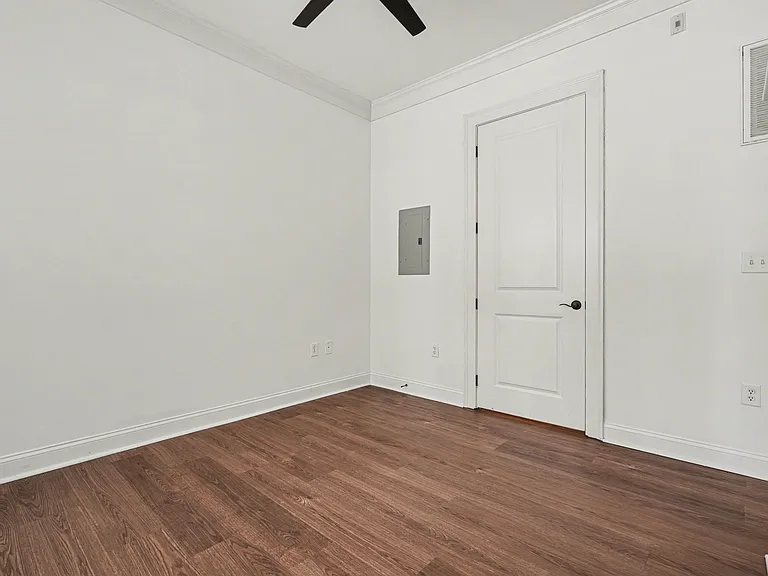 2810 Selwyn Ave #124 — Photo 17