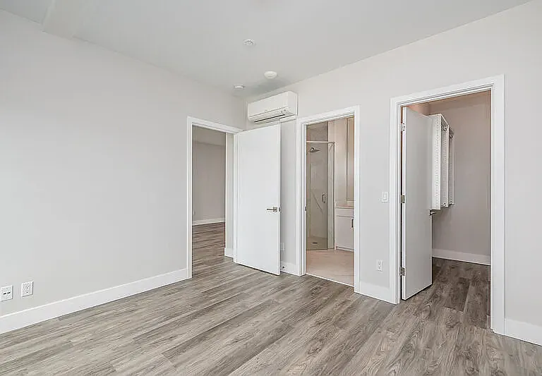 17XX Harbor Ave SW #400 — Photo 12