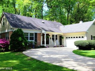8205 Guinevere Dr, Annandale, VA 22003