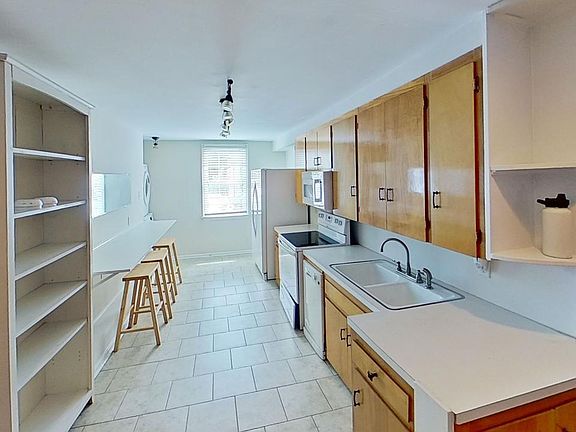 2nd image of 139 Wentworth St APT B