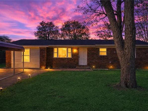 73 Elmwood St, West Fork, AR 72774