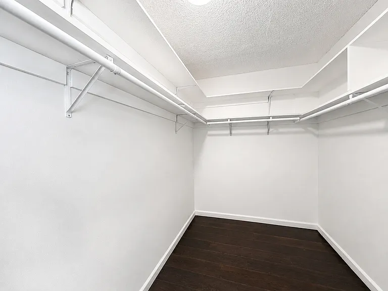 1111 Euclid St — Photo 17