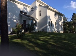 16 Huntington Ln, Flanders, NY 11901