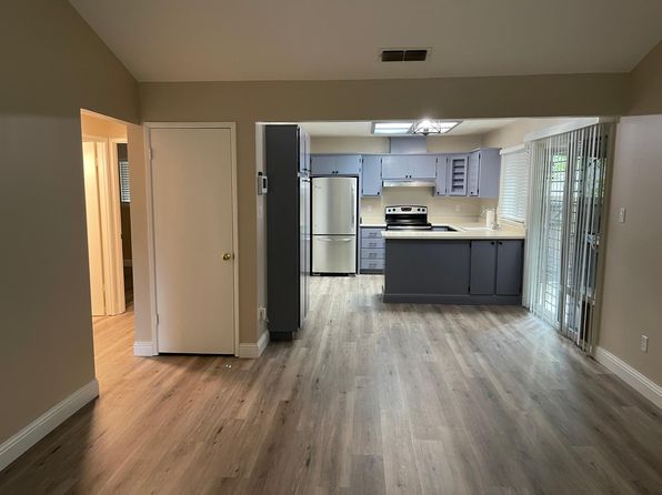 8889 Salmon Falls Dr
