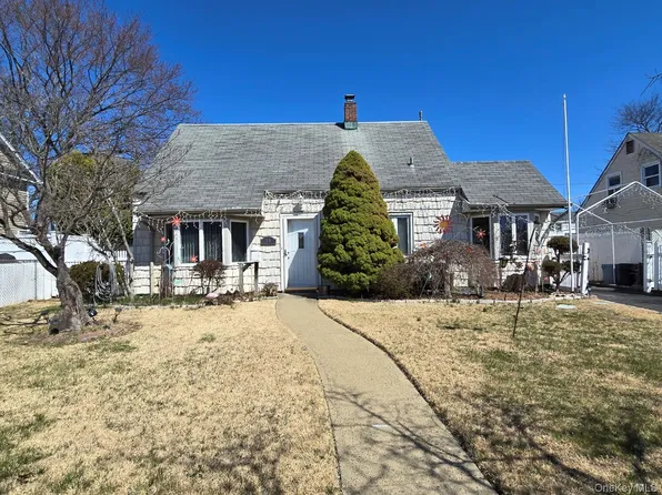 19 Curve Lane, Levittown, NY 11756