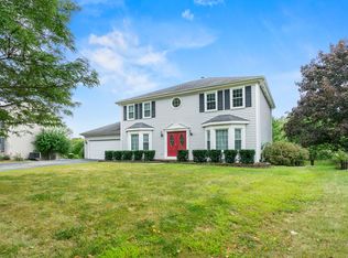 727 S Carriage Hill Rd, Island Lake, IL 60042