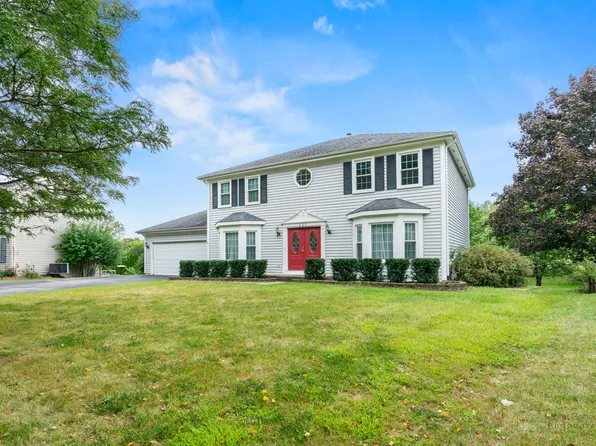 727 S Carriage Hill Rd, Island Lake, IL 60042