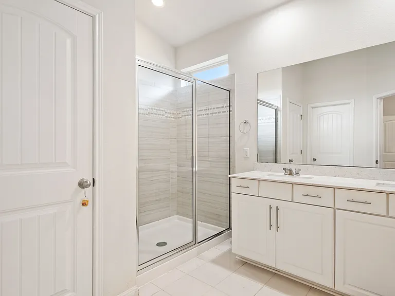 928 Myrna Bnd — Photo 13