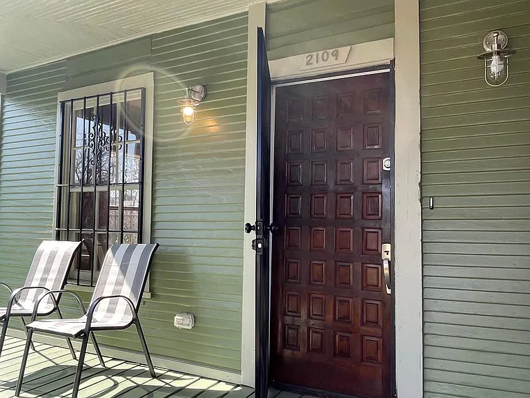 2109 Holmes St — Photo 5