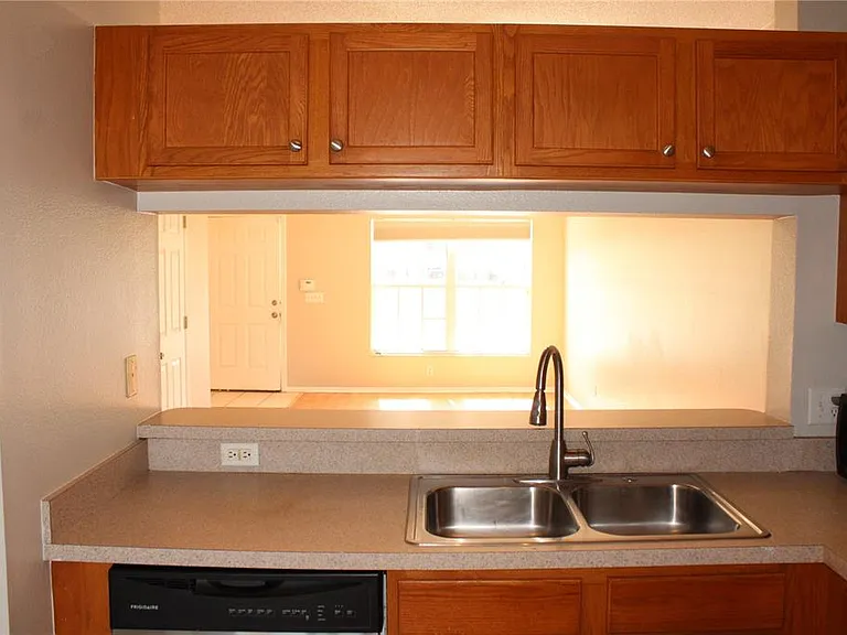 5016 Misty Canal Pl — Photo 5