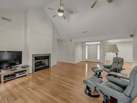 4th image of 904 Woodridge Court SE