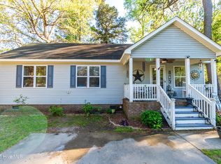 220 Wedgewood Dr, Moyock, NC 27958