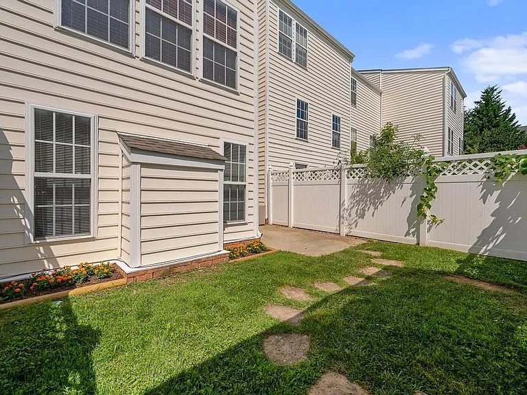 7333 Althorp Way — Photo 20