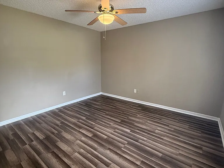 6 Talbot Ct — Photo 13
