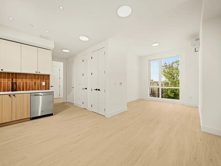 733 Lincoln Pl #1205 — Photo 3
