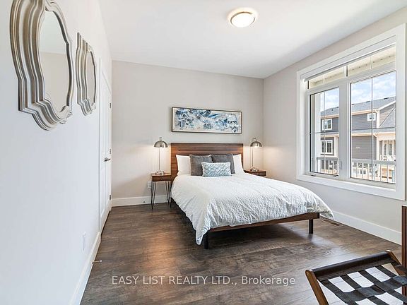 5th image of 158 Courtland St