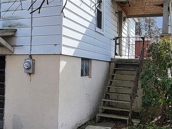 3rd image of 1027 Broad St