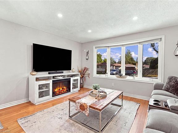 3rd image of 12 Glamis Ct