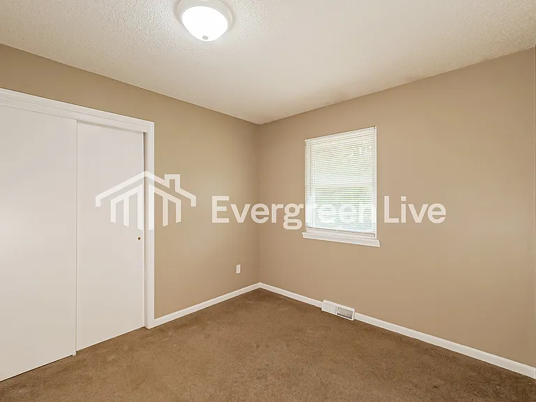 1808 NE McKee Ln — Photo 11