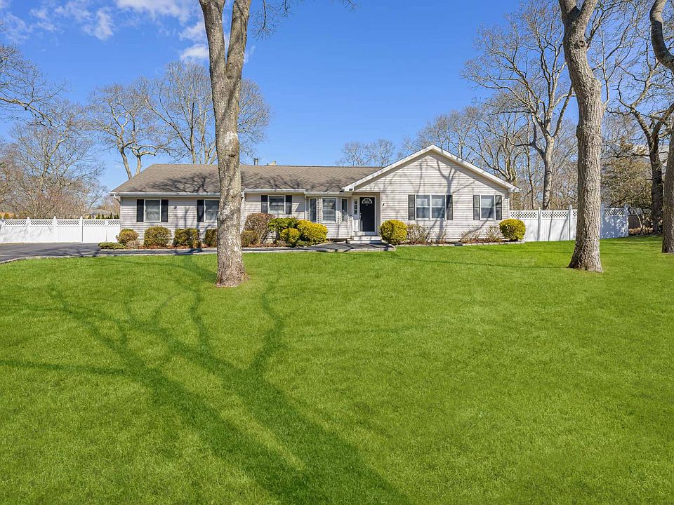 1st image of 14 Sandalwood Ct