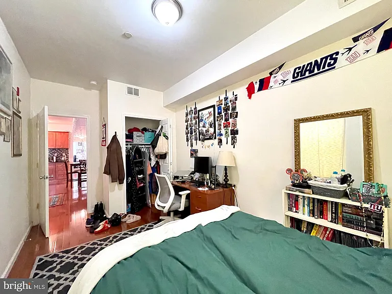 1131 Green St #2 — Photo 12