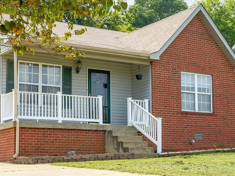824 Stone Hedge Ct — Photo 1