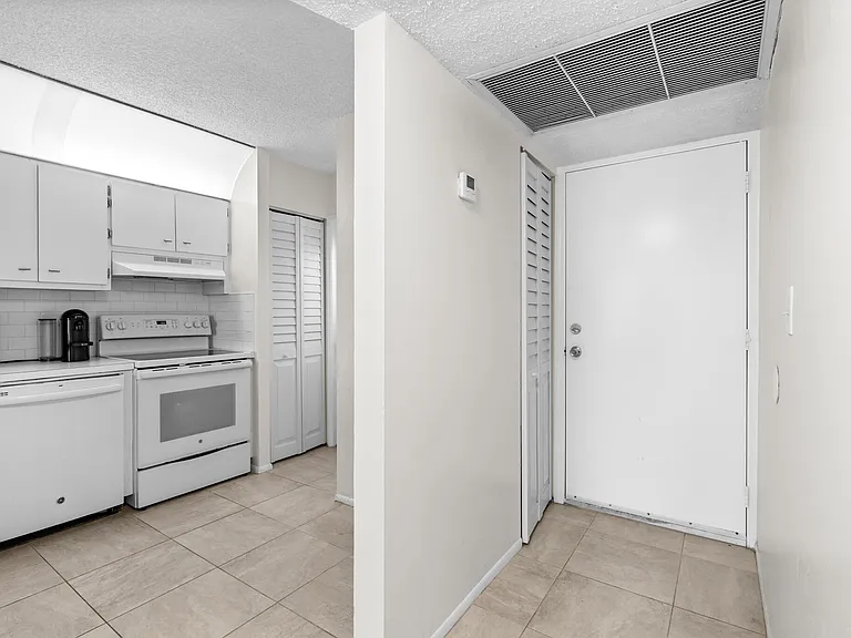 4501 NE 21st Ave #406 — Photo 7