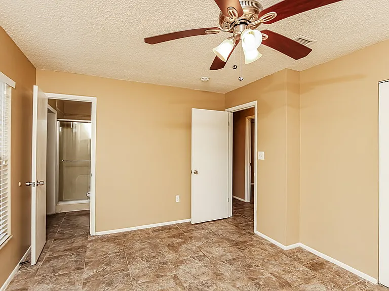 431 Veronica Ave NE — Photo 10