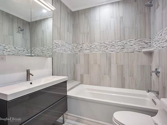 4th image of 375 S 1st St #2