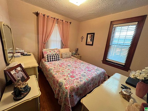 4th image of 2405 Villa Ave