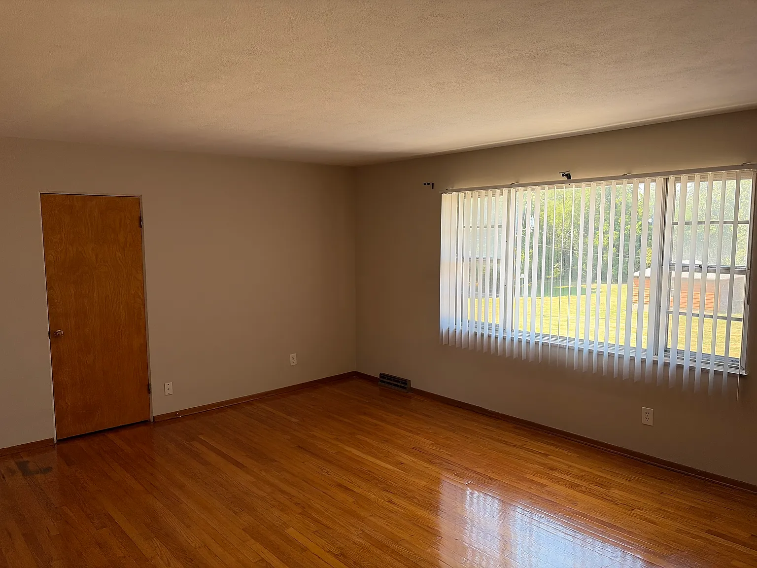 2 bed, 800 sqft, $750 — Photo 2