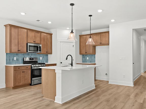 5th image of 809 Sun Colony Blvd