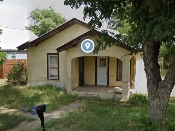 705 E 9th St, Coleman, TX 76834