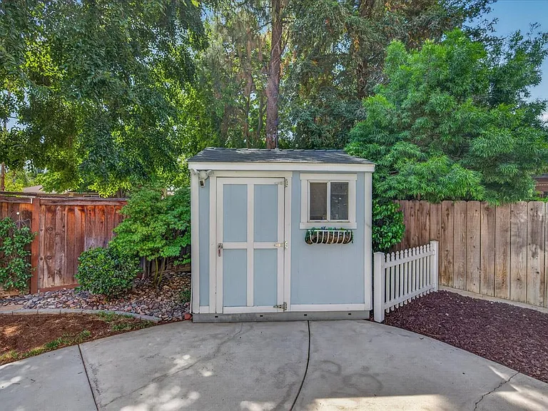 7878 N Meridian Ave — Photo 23