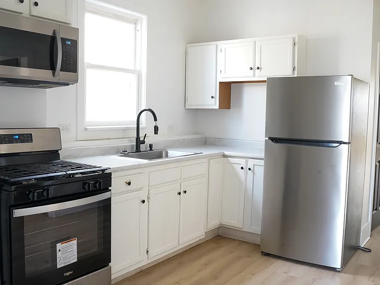 154 N Lamon Ave #2 — Photo 17