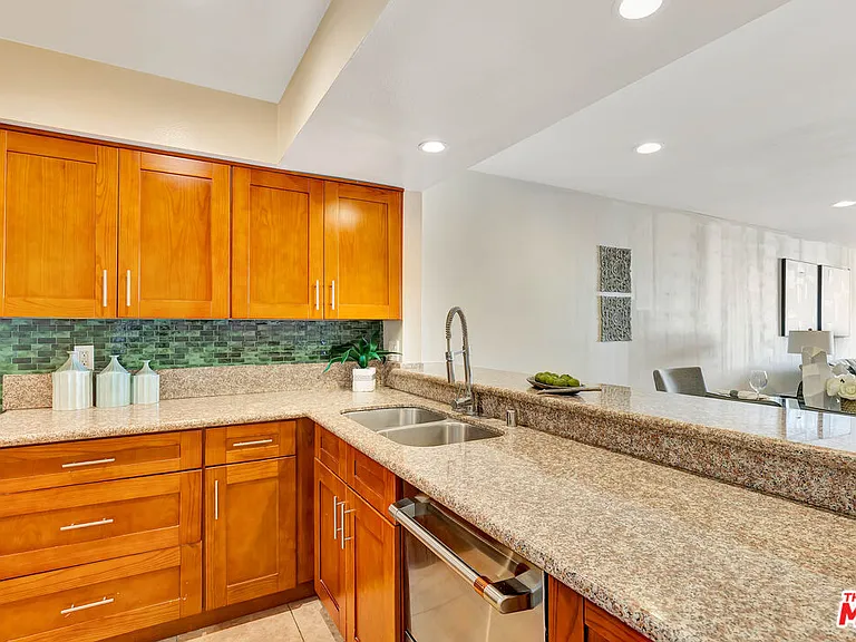 1900 Vine St #103 — Photo 8