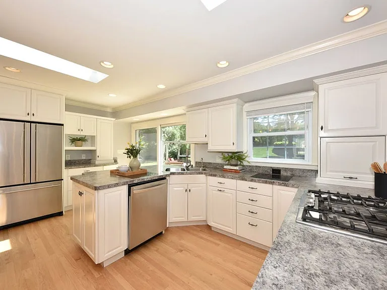12475 Elmhurst Pkwy — Photo 3