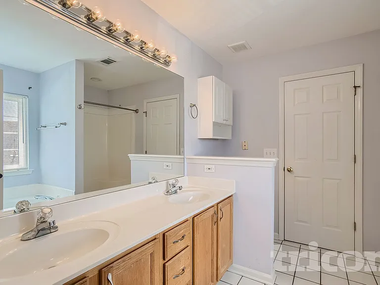 2420 Amber Glen Dr — Photo 10