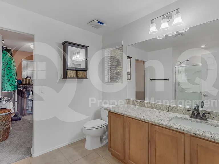 2561 N Hawthorn Dr — Photo 46