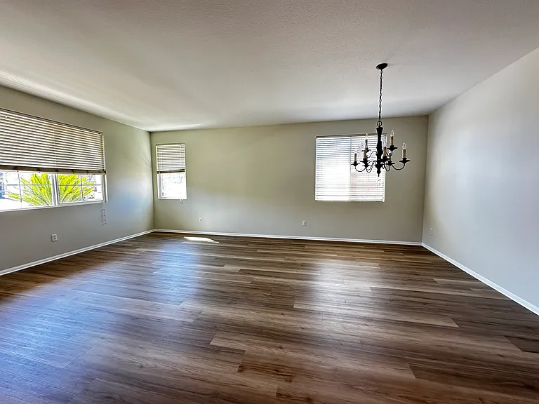 Emerald Ave — Photo 4