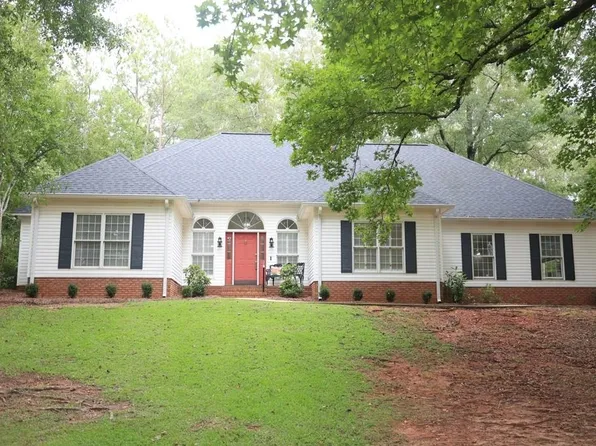 2252 8th St SW, Lanett, AL 36863