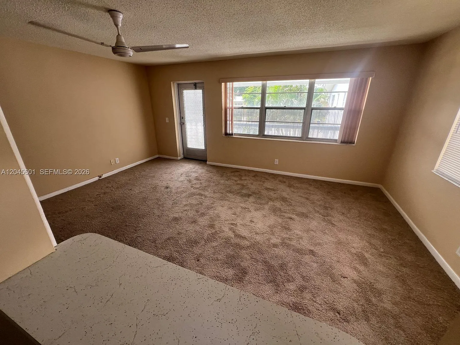 1 bed, 1.5 bath, 738 sqft, $1,200 — Photo 4