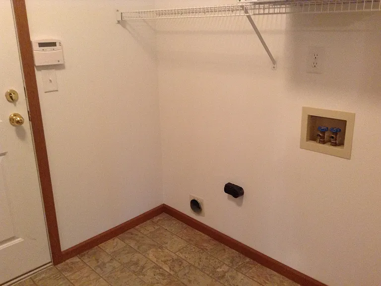 6324 Blakeview Dr — Photo 10