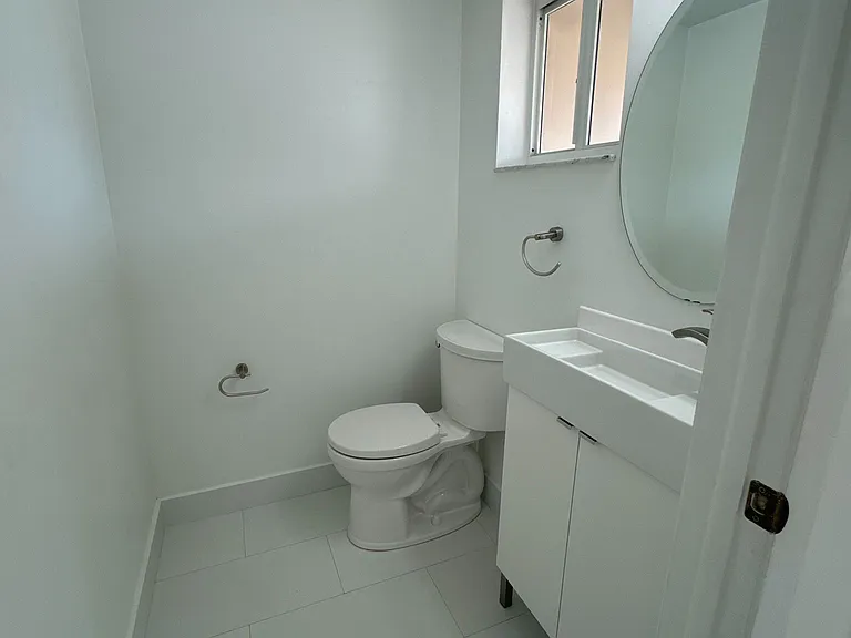 111 Riviera Cir — Photo 9