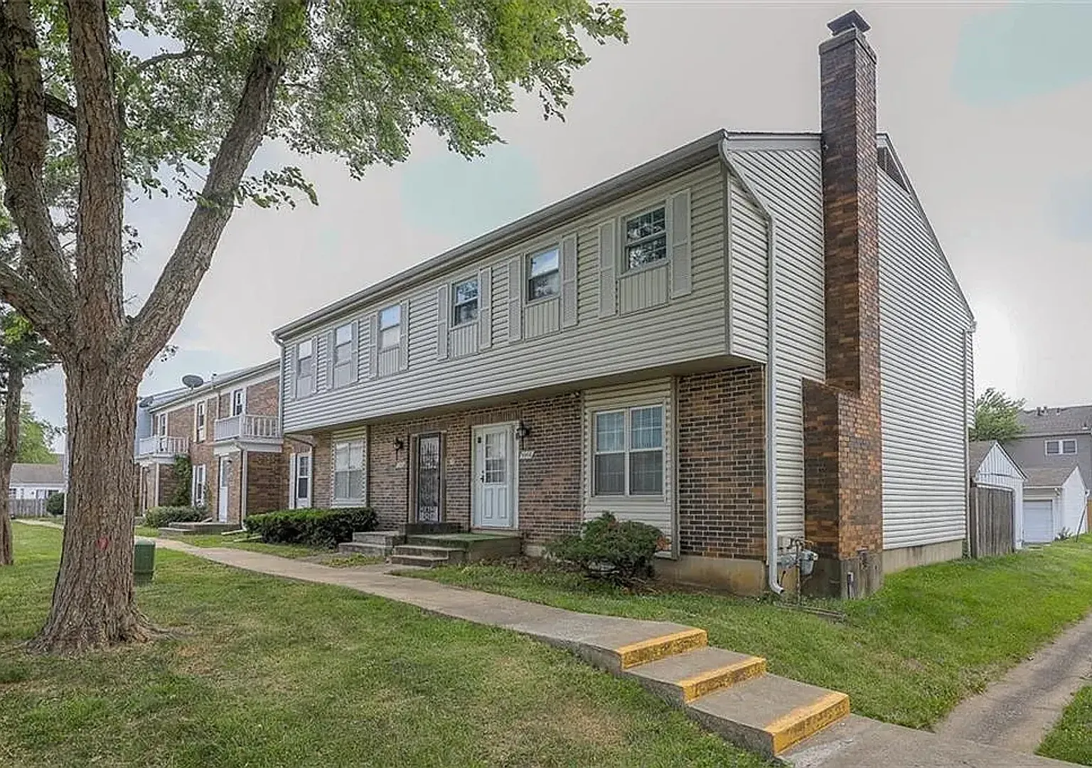 Newly Renovated Town Home in Grandview — Photo 4