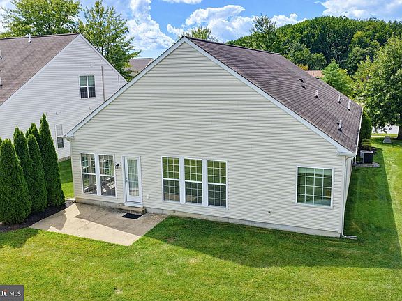 4th image of 305 Sentinel Ln