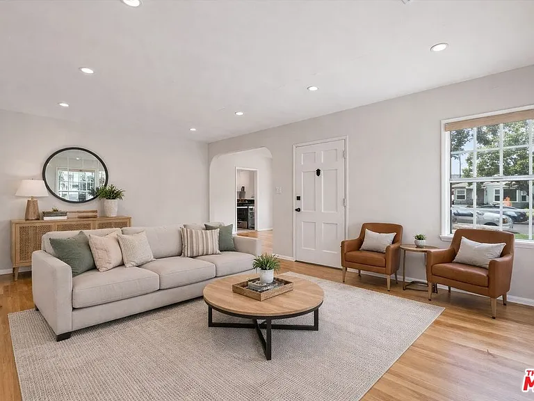 8348 Reading Ave — Photo 6