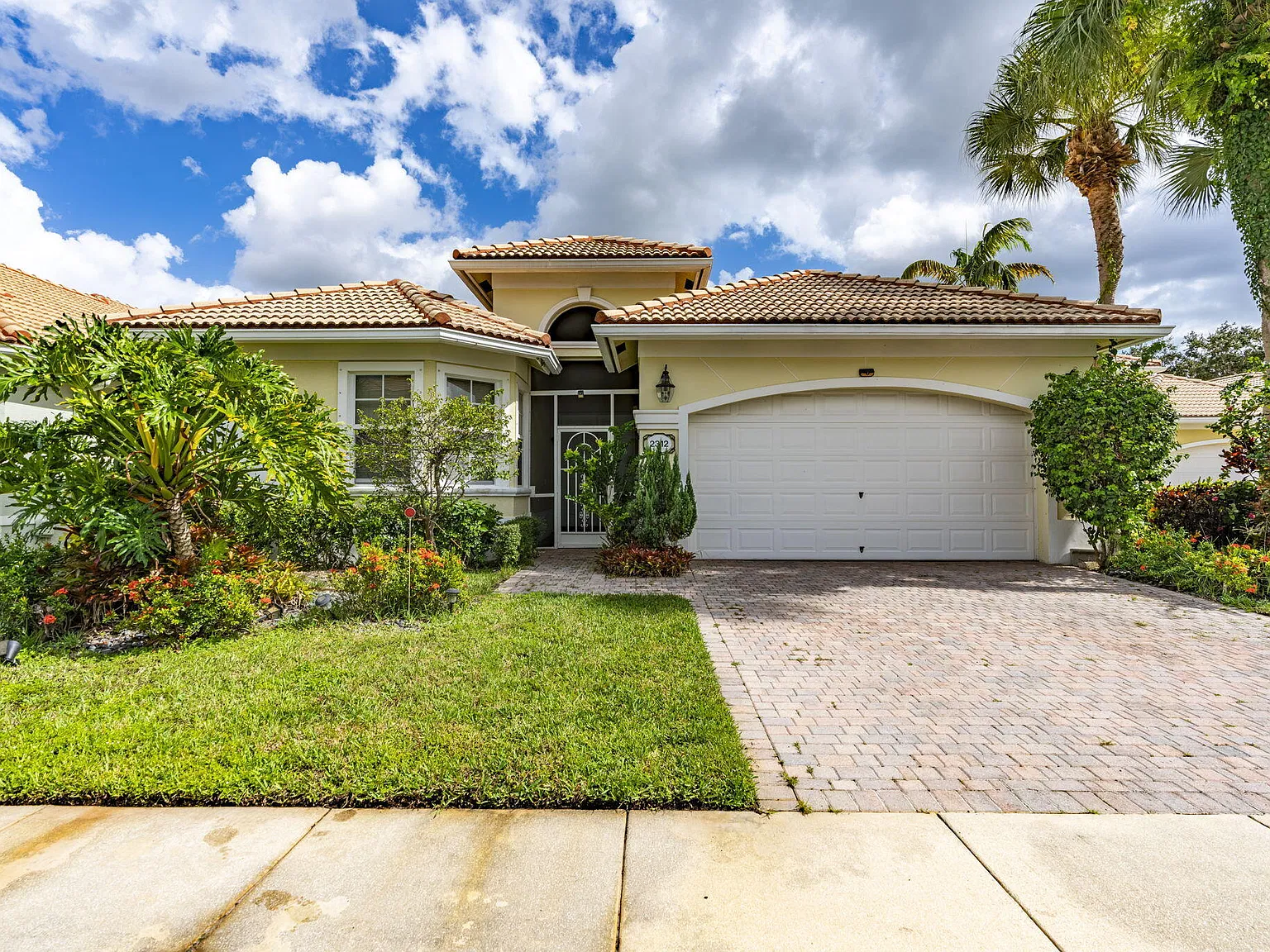 3 bed, 2.5 bath, 1972 sqft, $4,000 — Photo 2