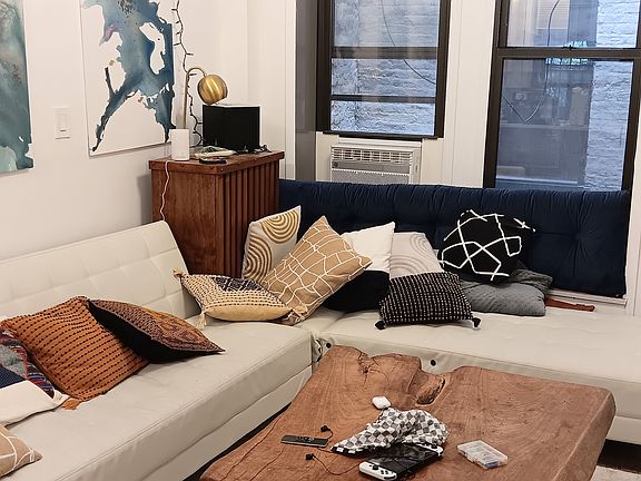 4th image of 211 E Broadway APT 3