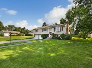 39 Oakmeadow Ln, Methuen, MA 01844